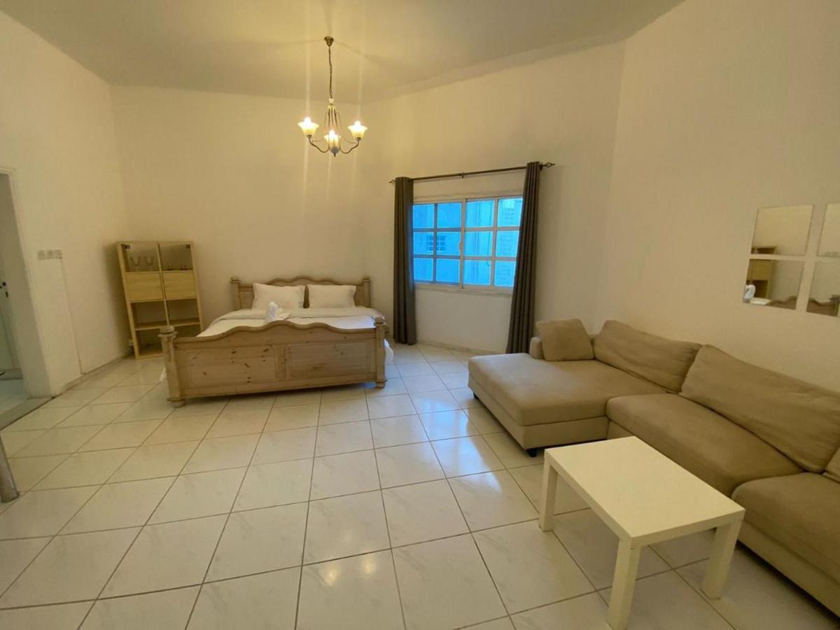 Comfortable Private Rooms In Compound Housing دبي المظهر الخارجي الصورة